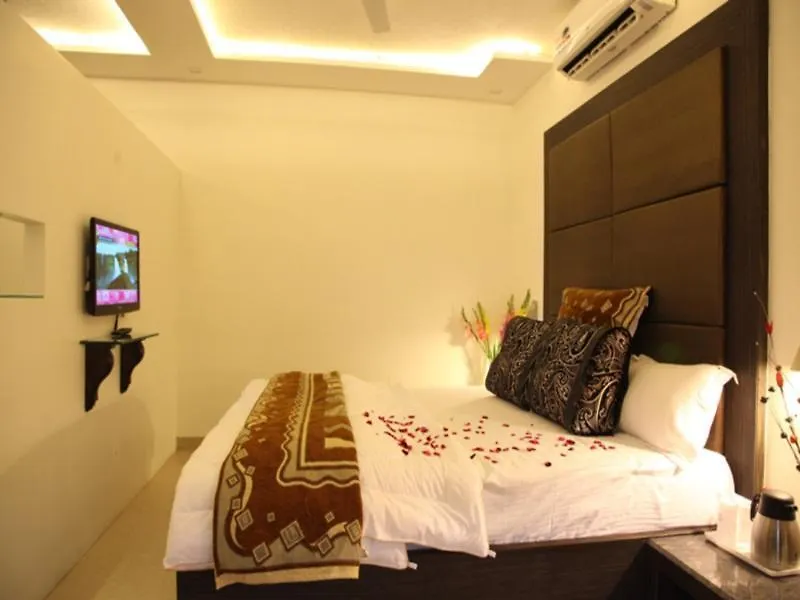 Hotel Poonam Plaza Agra  2*, Agra (Uttar Pradesh)