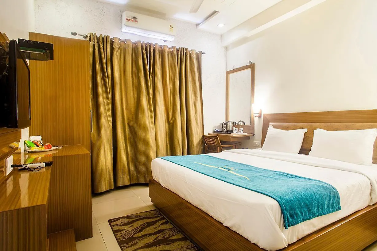 Hotel Poonam Plaza Agra  Värdshus Agra (Uttar Pradesh)