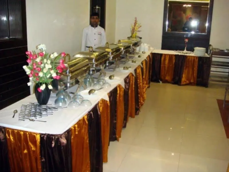 Hotel Poonam Plaza Agra  2*, Agra (Uttar Pradesh)